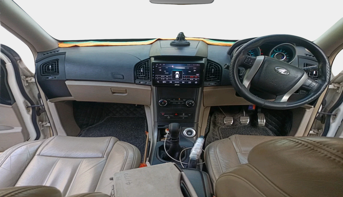 2017 Mahindra XUV500 W10, Diesel, Manual, 1,21,409 km, interior