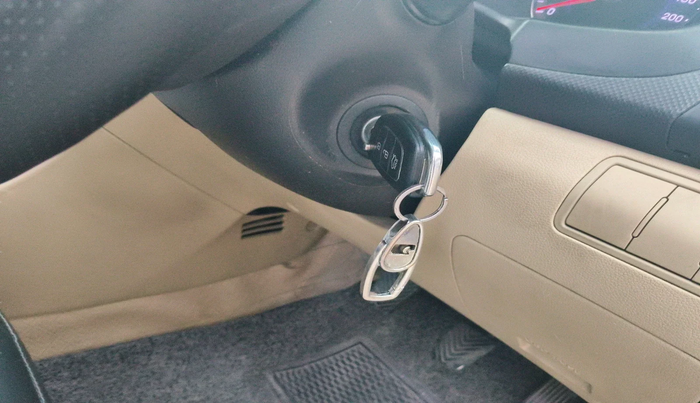 2014 Hyundai Verna FLUIDIC 1.6 CRDI SX, Diesel, Manual, 1,54,980 km, interior