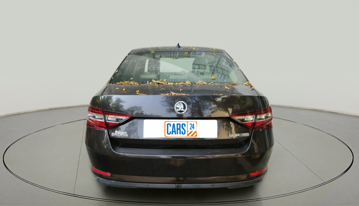 2016 Skoda Superb L&K 1.8 TSI AT, Petrol, Automatic, 2,30,156 km, exterior