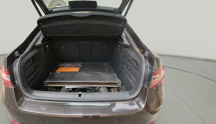 2016 Skoda Superb L&K 1.8 TSI AT, Petrol, Automatic, 2,30,156 km, exterior