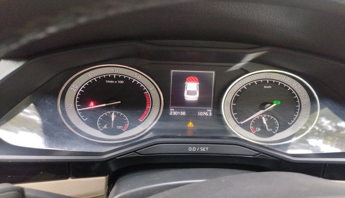 2016 Skoda Superb L&K 1.8 TSI AT, Petrol, Automatic, 2,30,156 km, interior