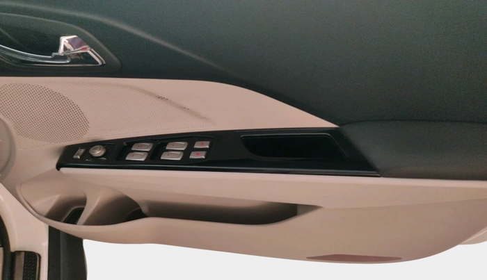 2021 Mahindra XUV300 W8 1.2 PETROL, Petrol, Manual, 23,865 km, interior