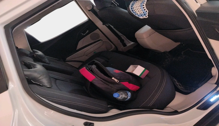 2021 Mahindra XUV300 W8 1.2 PETROL, Petrol, Manual, 23,865 km, interior