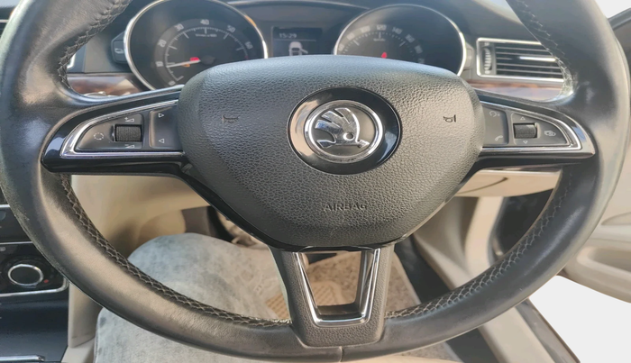 2014 Skoda Superb ELEGANCE 1.8 TSI MT, Petrol, Manual, 1,06,039 km, interior