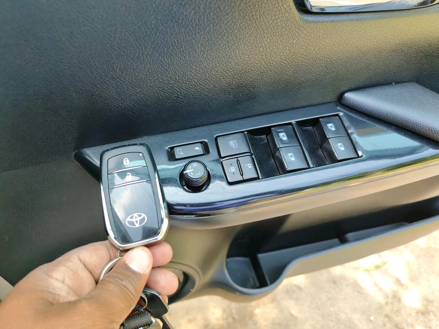 2023 Toyota HILUX HIGH 4X4 AT, Diesel, Automatic, 58,135 km, interior