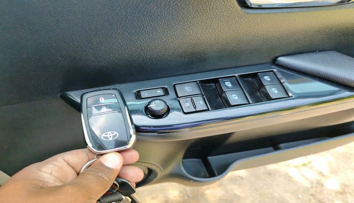 2023 Toyota HILUX HIGH 4X4 AT, Diesel, Automatic, 58,135 km, interior