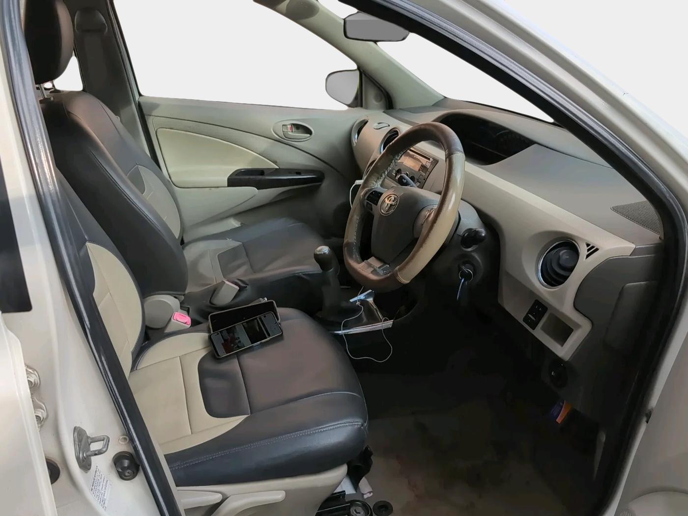 2015 Toyota Etios VX, Petrol, Manual, 1,69,373 km, interior