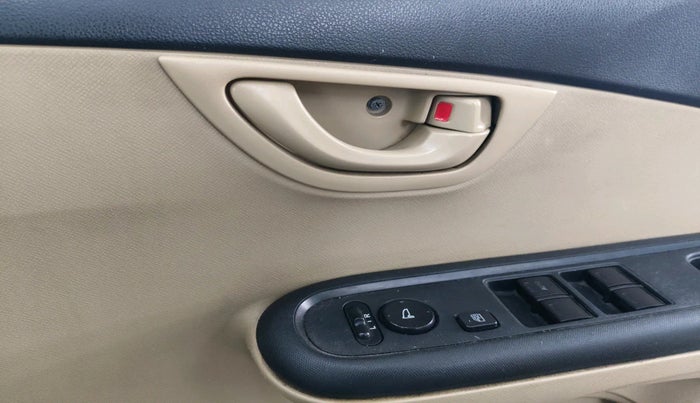 2014 Honda Mobilio 1.5L I-VTEC V, Petrol, Manual, 1,51,141 km, interior