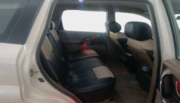 2012 Mahindra XUV500 W8, Diesel, Manual, 3,27,672 km, interior