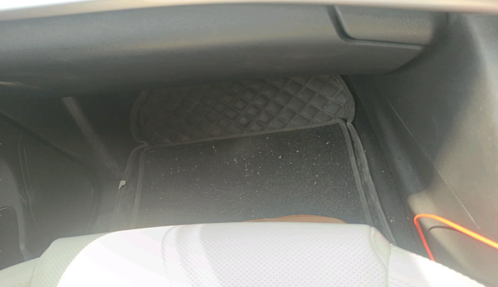 2022 Mahindra XUV700 AX 7 LUXURY D AT 7 STR, Diesel, Automatic, 39,226 km, interior