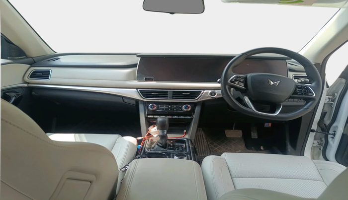 2022 Mahindra XUV700 AX 7 LUXURY D AT 7 STR, Diesel, Automatic, 39,226 km, interior