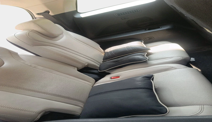 2022 Mahindra XUV700 AX 7 LUXURY D AT 7 STR, Diesel, Automatic, 39,226 km, interior