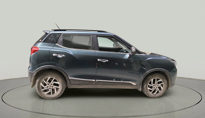 2022 Mahindra XUV300 W8 (O) 1.2 PETROL AMT, Petrol, Automatic, 35,134 km, exterior