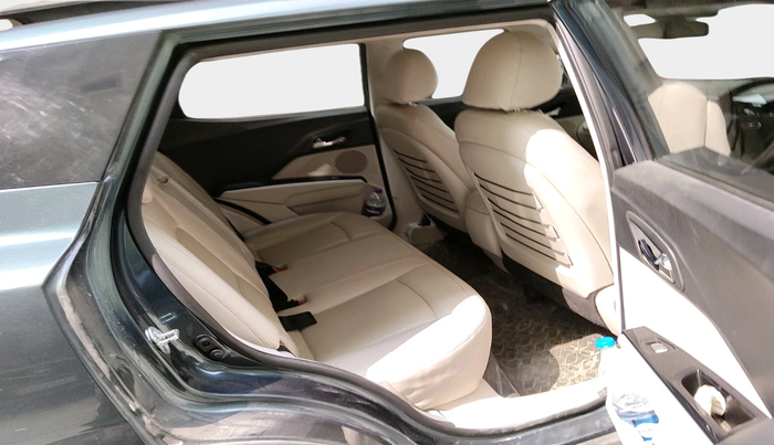 2022 Mahindra XUV300 W8 (O) 1.2 PETROL AMT, Petrol, Automatic, 35,134 km, interior