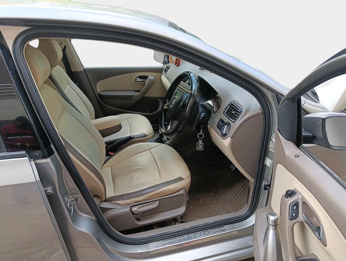 2016 Skoda Rapid STYLE 1.5 TDI AT, Diesel, Automatic, 1,59,000 km, interior