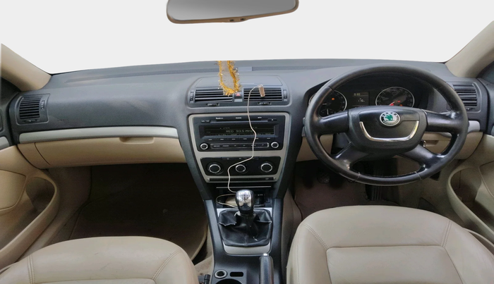 2010 Skoda Laura AMBIENTE 1.9 TDI MT, Diesel, Manual, 1,56,633 km, interior