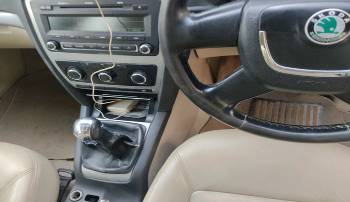 2010 Skoda Laura AMBIENTE 1.9 TDI MT, Diesel, Manual, 1,56,633 km, interior