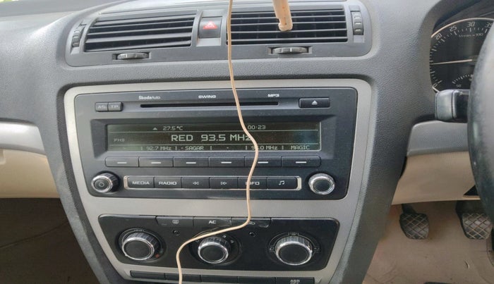 2010 Skoda Laura AMBIENTE 1.9 TDI MT, Diesel, Manual, 1,56,633 km, interior