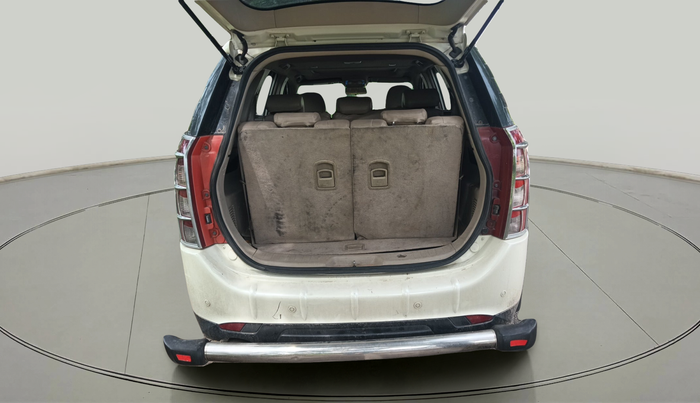 2015 Mahindra XUV500 W10, Diesel, Manual, 1,76,737 km, exterior