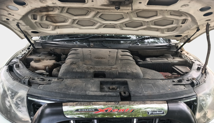2015 Mahindra XUV500 W10, Diesel, Manual, 1,76,737 km, exterior
