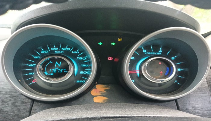 2015 Mahindra XUV500 W10, Diesel, Manual, 1,76,737 km, interior