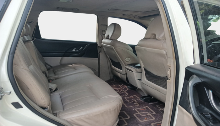 2015 Mahindra XUV500 W10, Diesel, Manual, 1,76,737 km, interior