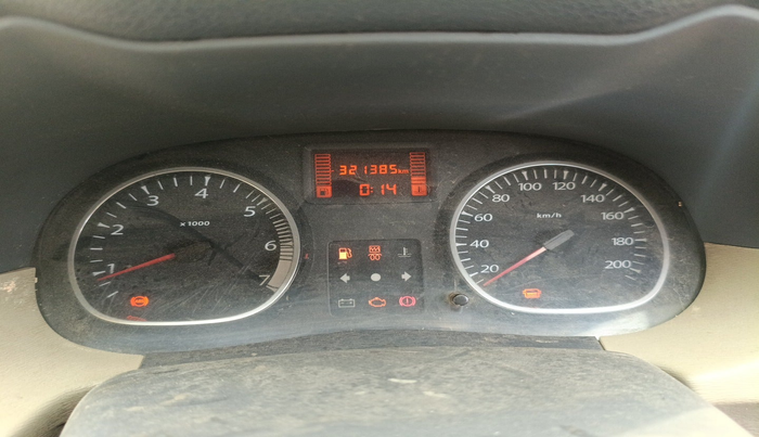 2013 Renault Duster 110 PS RXZ DIESEL, Diesel, Manual, 3,21,385 km, interior