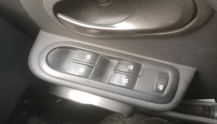 2013 Renault Duster 85 PS RXE DIESEL, Diesel, Manual, 1,50,043 km, interior