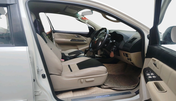 2015 Toyota Fortuner 3.0 4X2 AT, Diesel, Automatic, 1,99,254 km, interior