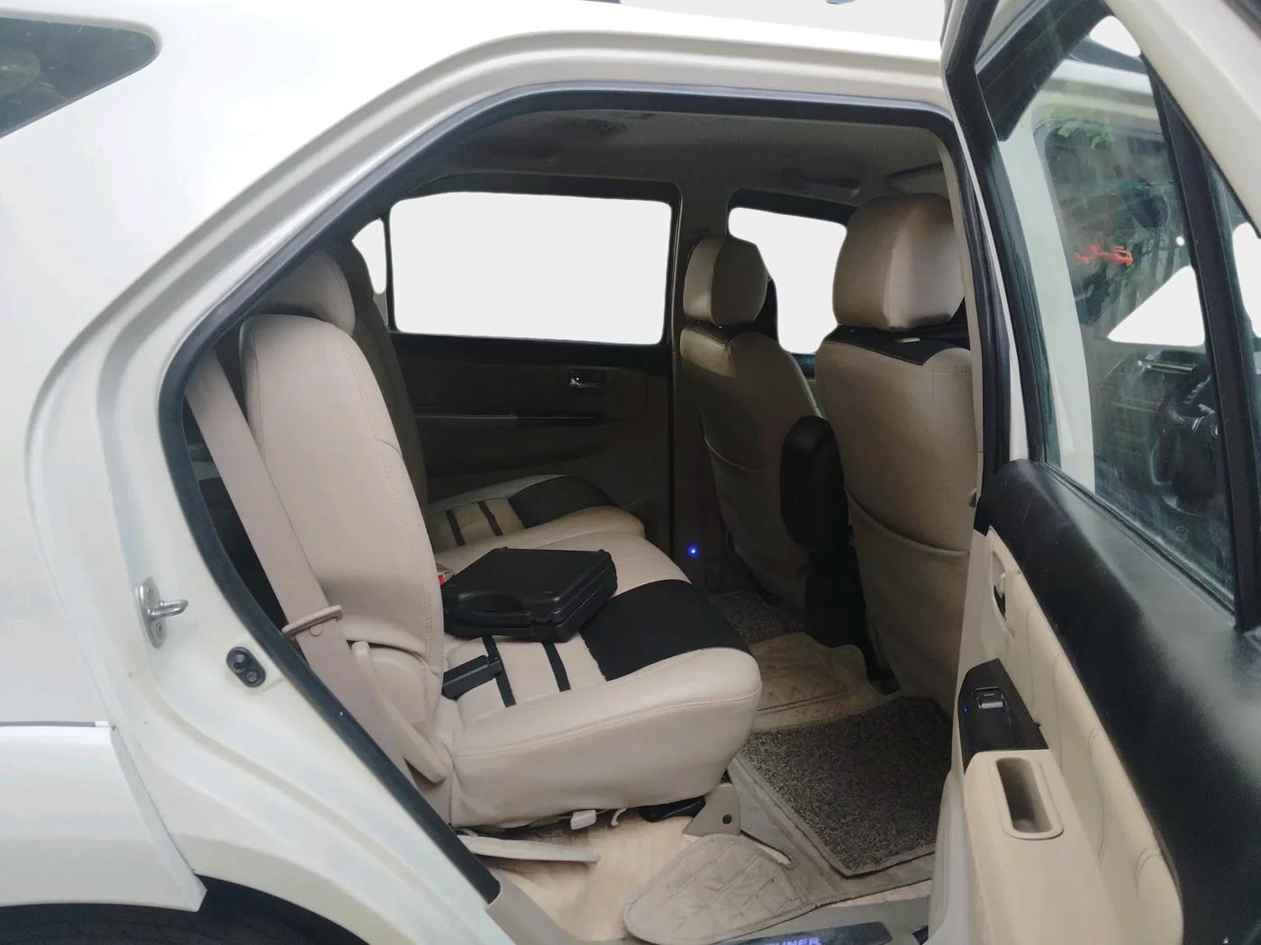 2015 Toyota Fortuner 3.0 4X2 AT, Diesel, Automatic, 1,99,254 km, interior