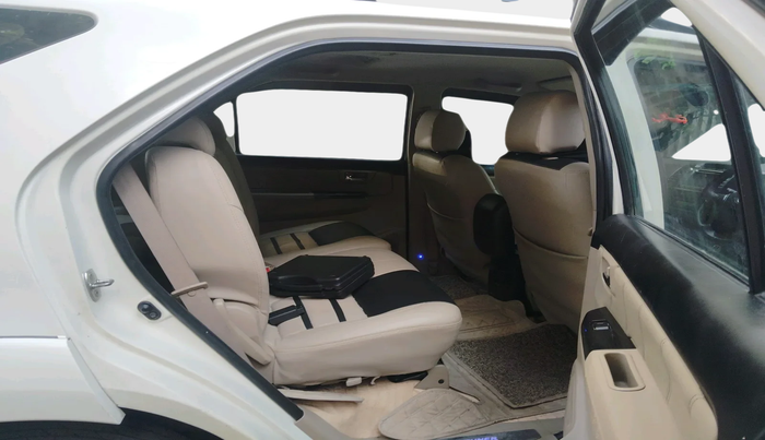2015 Toyota Fortuner 3.0 4X2 AT, Diesel, Automatic, 1,99,254 km, interior