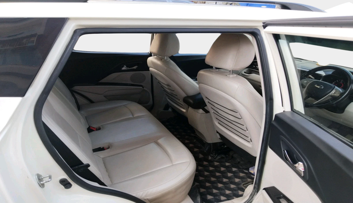 2020 Mahindra XUV300 W8 (O) 1.5 DIESEL, Diesel, Manual, 76,593 km, interior