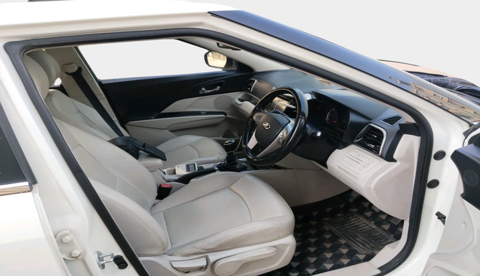 2020 Mahindra XUV300 W8 (O) 1.5 DIESEL, Diesel, Manual, 76,593 km, interior
