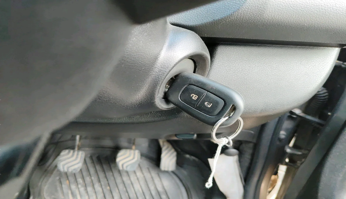 2017 Renault Kwid RXT 1.0, Petrol, Manual, 66,866 km, interior