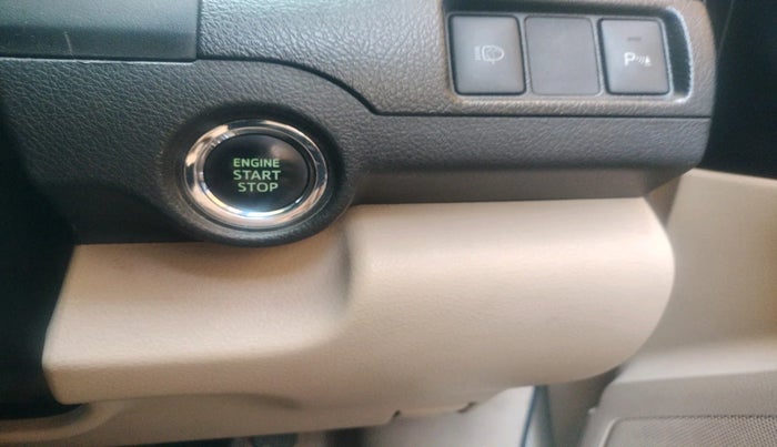 2014 Toyota Camry 2.5L AT, Petrol, Automatic, 2,14,231 km, interior