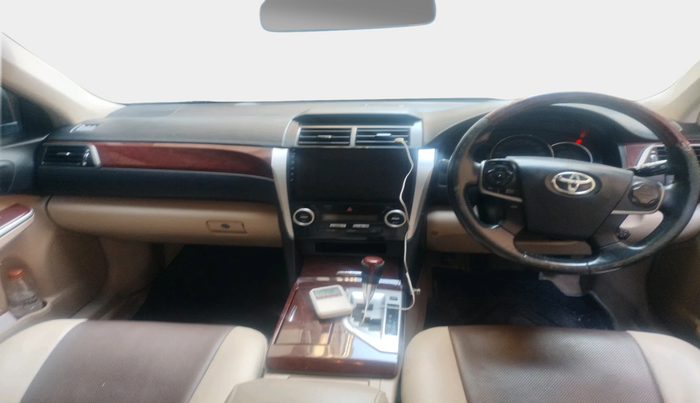 2014 Toyota Camry 2.5L AT, Petrol, Automatic, 2,14,231 km, interior