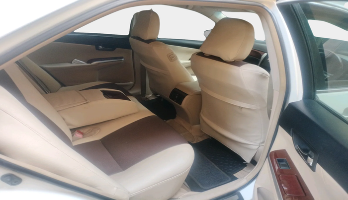 2014 Toyota Camry 2.5L AT, Petrol, Automatic, 2,14,231 km, interior
