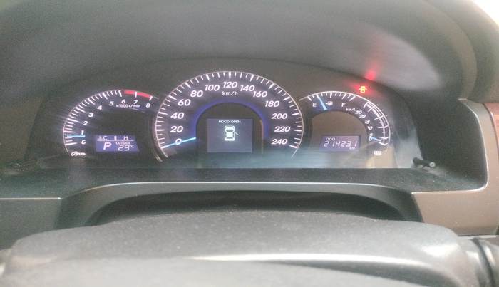 2014 Toyota Camry 2.5L AT, Petrol, Automatic, 2,14,231 km, interior