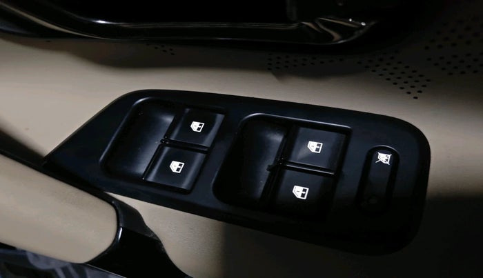 2022 Tata Safari XZA PLUS 6 S DARK EDITION, Diesel, Automatic, 34,731 km, interior