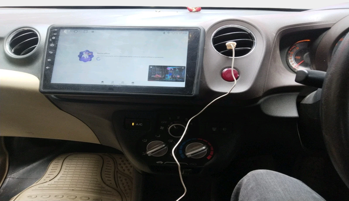 2013 Honda Brio V MT, Petrol, Manual, 1,01,712 km, interior