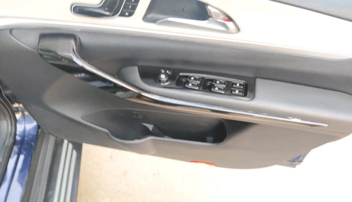 2021 Mahindra XUV700 AX 7 P MT 7 STR, Petrol, Manual, 48,269 km, interior