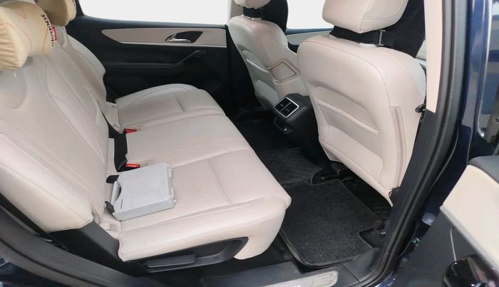 2021 Mahindra XUV700 AX 7 P MT 7 STR, Petrol, Manual, 48,269 km, interior