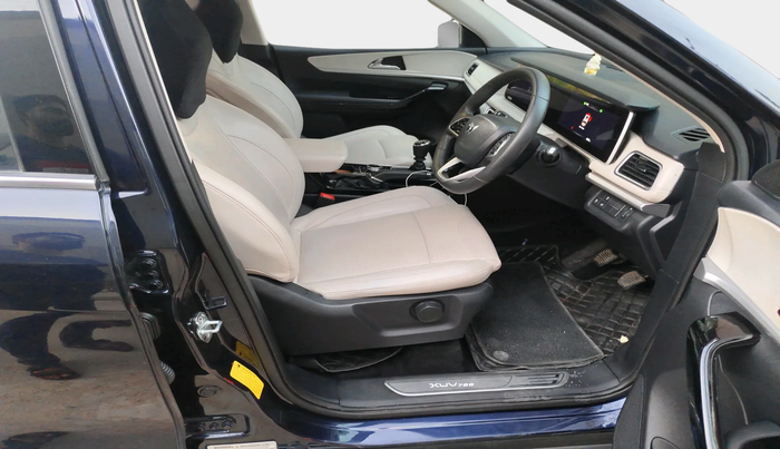 2021 Mahindra XUV700 AX 7 P MT 7 STR, Petrol, Manual, 48,269 km, interior