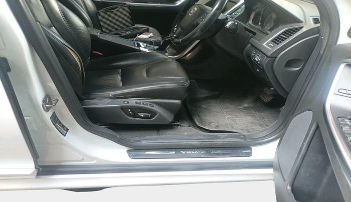 2015 Volvo XC 60 D4 Kinetic, Diesel, Automatic, 1,30,723 km, interior
