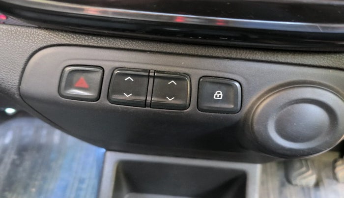 2017 Renault Kwid RXT 1.0, Petrol, Manual, 87,963 km, interior