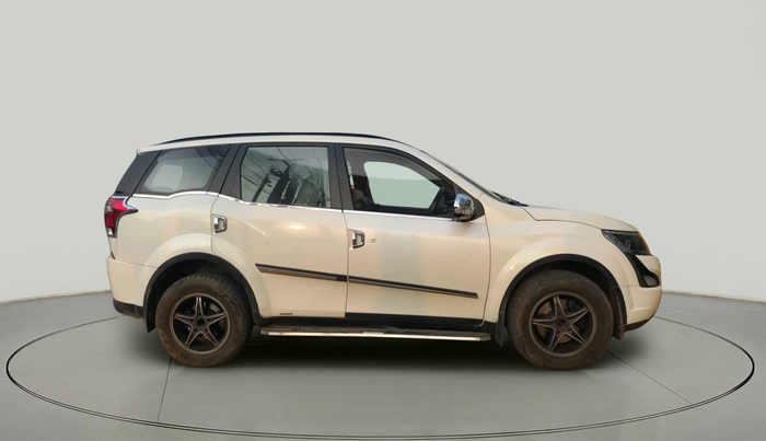 2020 Mahindra XUV500 W7, Diesel, Manual, 1,01,281 km, exterior