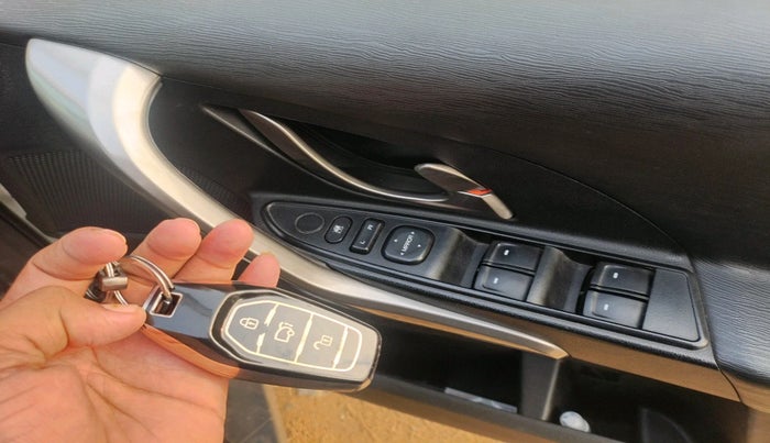 2020 Mahindra XUV500 W7, Diesel, Manual, 1,01,281 km, interior