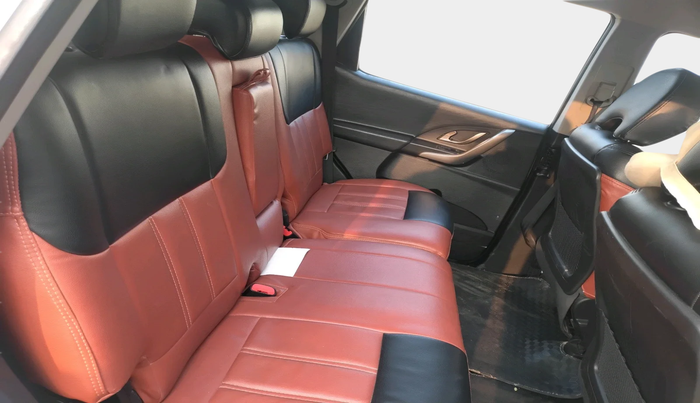 2020 Mahindra XUV500 W7, Diesel, Manual, 1,01,281 km, interior