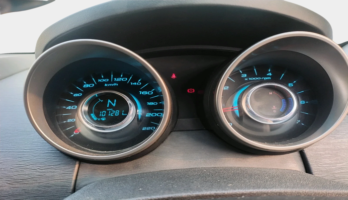 2020 Mahindra XUV500 W7, Diesel, Manual, 1,01,281 km, interior