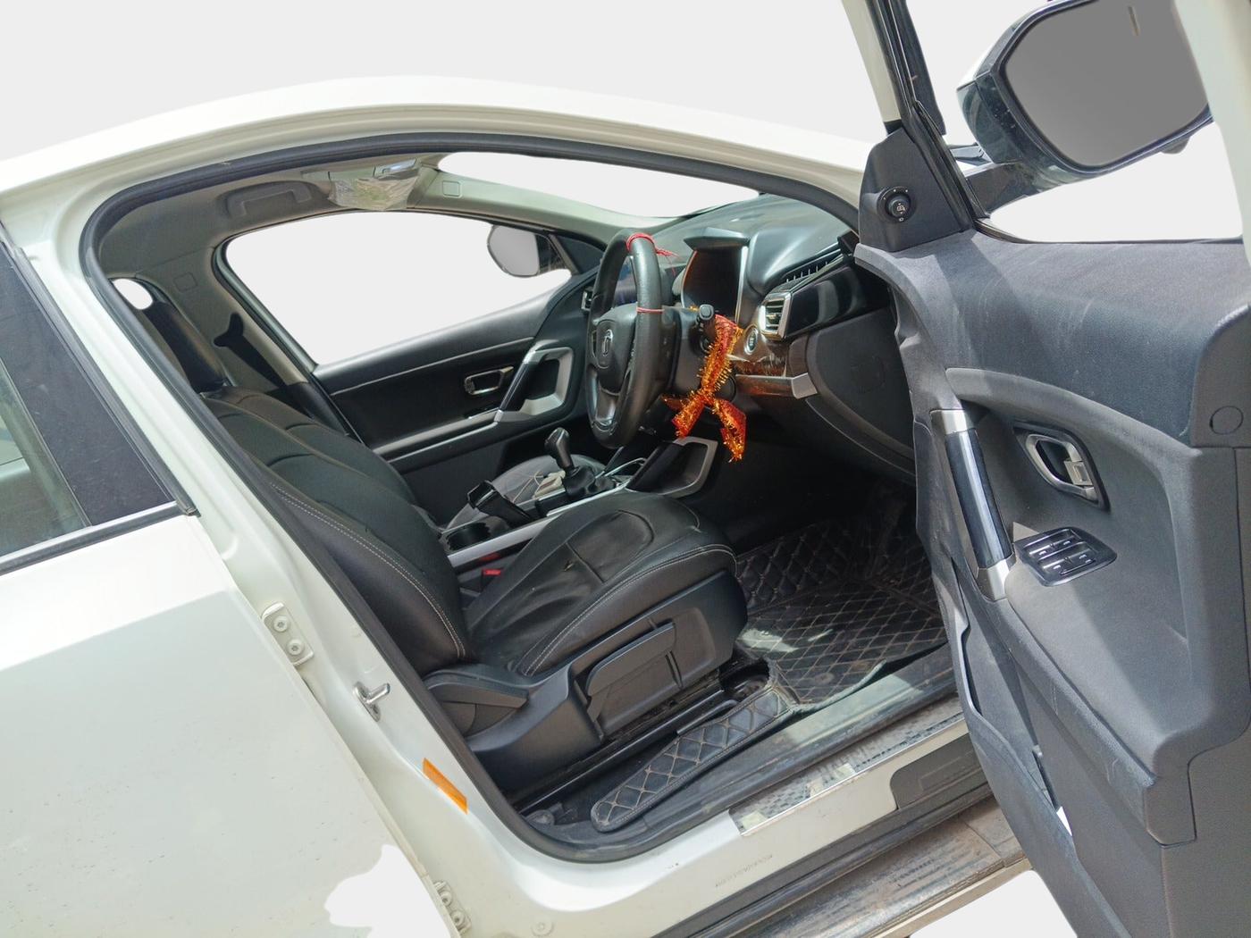 2019 Tata Harrier XT 2.0L KRYOTEC, Diesel, Manual, 90,909 km, interior